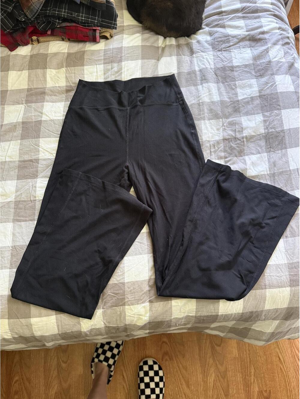 Women's Bottoms | Old Navy | Super High Rise Flare Leggings | Size M